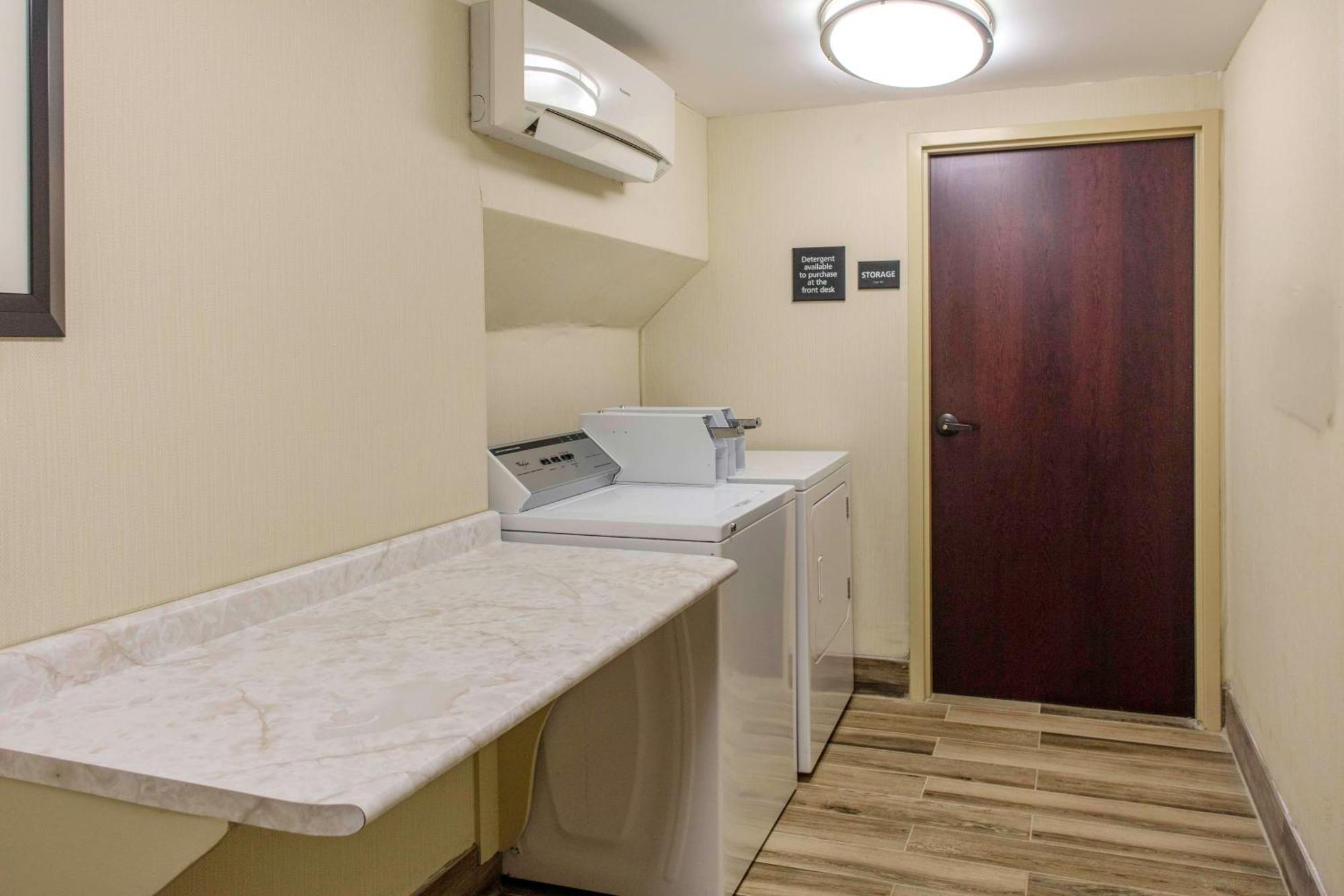 Hampton Inn Detroit Northville Ngoại thất bức ảnh